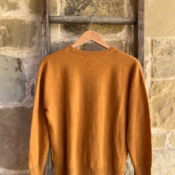 Tahari 100% 2-Ply Cashmere. Size medium. - Picture 2 of 4